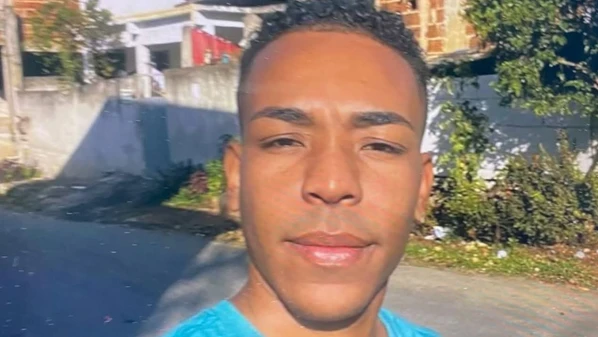 A mãe de  Gustavo contou que ela foi dormir por volta das 22 horas, enquanto o filho assistia televisão. No dia seguinte, o rapaz não estava mais em casa