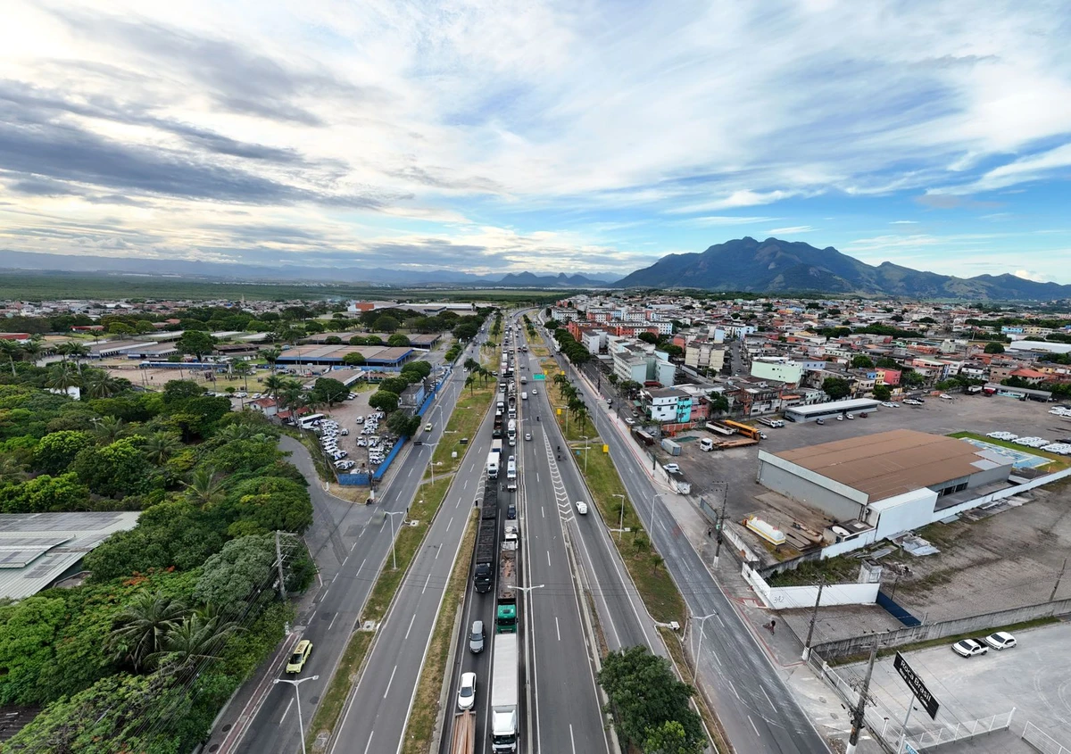 Avenida Mestre Álvaro, sob responsabilidade da Prefeitura da Serra
