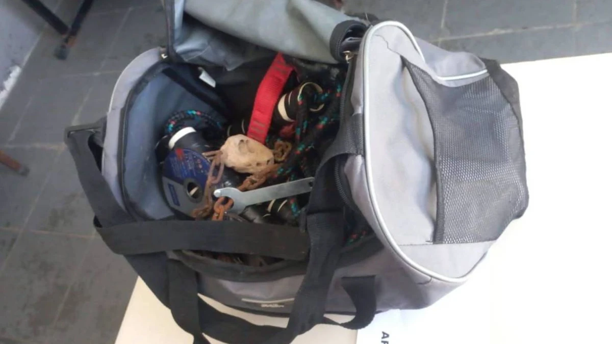 Mala apreendida com grupo suspeito de fuga tinha materiais para escalada