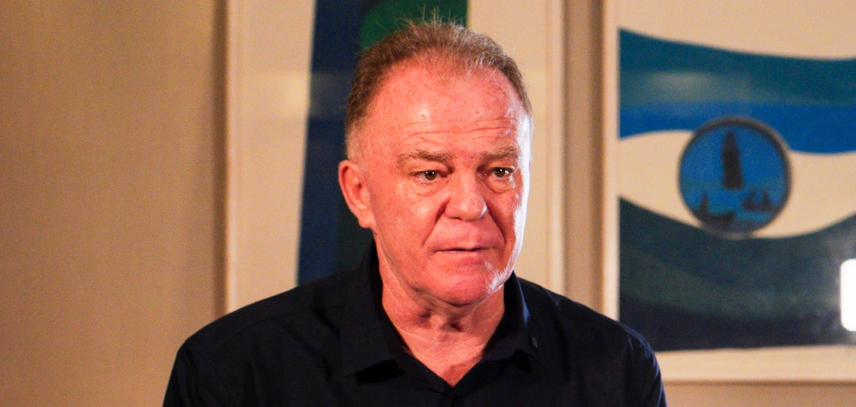 De acordo com a corporação, mensagens extraídas de celular mostrariam possível troca de favores entre o governador do Espírito Santo e o desembargador, preso no Rio de Janeiro