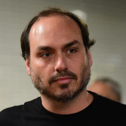 Os filhos de Bolsonaro defendem que o pai seja transferido para prisão domiciliar; decisão de Moraes recebe críticas da família