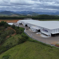 Fundada em Colatina, em 1975, a empresa vive um ano simbólico e comemorativo; transferência da matriz para a nova planta está prevista para janeiro de 2026