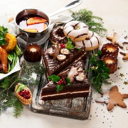 Período de confraternizações pede equilíbrio,  observar as quantidades e tamanhos das porções, atenção à hidratação e boas noites de sono