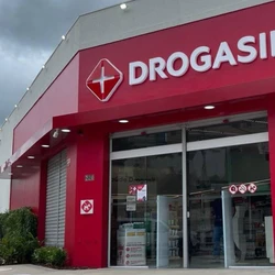 Segundo o órgão, a Raia Drogasil S.A. não tem autorização para produzir os fármacos; a proibição se estende para a comercialização nos sites das drogarias