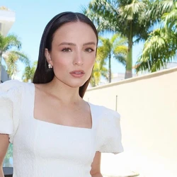 É uma doença crônica, progressiva, que não tem cura e que pode causar dores pélvicas, durante as relações sexuais e dores para urinar ou evacuar no período menstrual