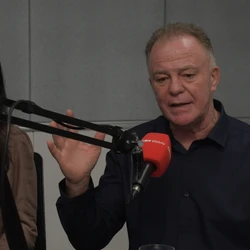 Após o governador apoiar Ricardo Ferraço como pré-candidato ao Palácio Anchieta, prefeito afirmou que quem vai decidir "é o povo"