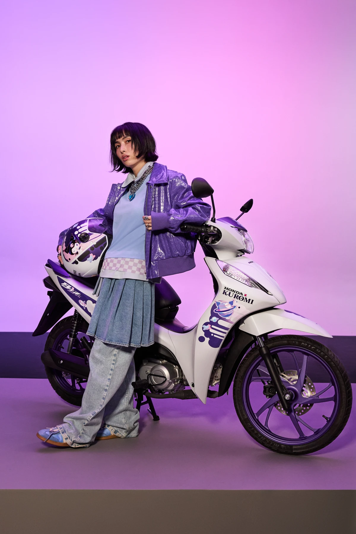 Modelos da Biz EX customizados pela Sanrio