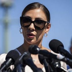 Marina Lacerda, que veio a público neste ano para dizer foi vítima de Epstein, falou à BBC News Brasil sobre abusos que sofreu e conta que havia mais brasileiras que frequentavam a mansão do bilionário e teriam sido alvo de agressões sexuais.