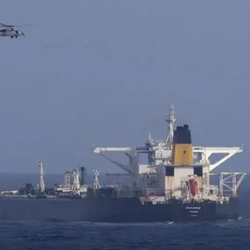 O presidente dos EUA, Donald Trump, ordenou na terça-feira um 'bloqueio total' a navios-petroleiros sancionados que entrem ou saiam da Venezuela.