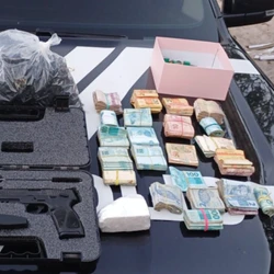 Três suspeitos foram presos e um adolescente foi apreendido durante ação policial que ocorreu na noite de terça-feira (23)