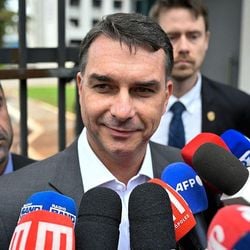 Bolsonaro foi internado na quarta-feira, no hospital DF Star, em Brasília para operação de hérnia inguinal.