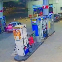 Motorista fugiu sem prestar socorro e não foi identificado. Trabalhador de 54 anos está internado sem previsão de alta