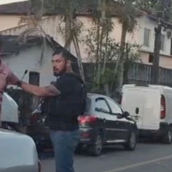 Prisão de Marcos Vinícius Alves ocorreu na tarde desta quarta-feira (24), no bairro Marcílio de Noronha, em Viana; imagens divulgadas pela Polícia Penal mostram momento da prisão