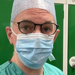 O correspondente de saúde e ciência da BBC, James Gallagher, investiga se é cientificamente possível curar a doença de Alzheimer