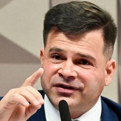 Condenado pelo STF por golpe de Estado, Vasques estava proibido de deixar o país. Ele rompeu a tornozeleira eletrônica e foi encontrado no aeroporto de Assunção. Uma audiência nesta sexta decidirá sobre deportação para o Brasil.