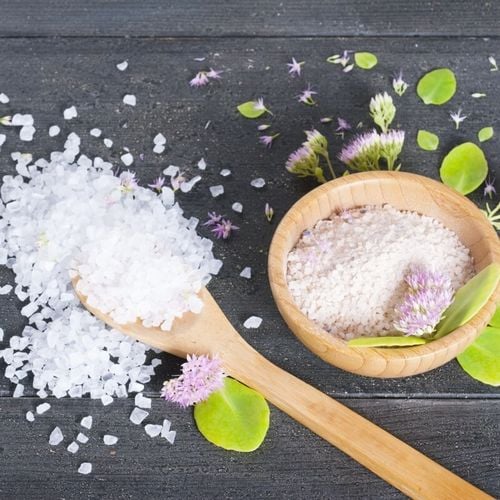 Imagem - Aprenda a usar o sal grosso para banho de limpeza espiritual