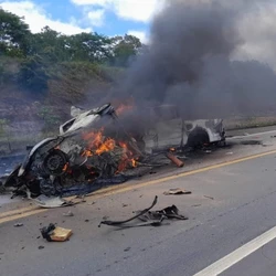 Dez pessoas morreram no local, na BR 101, e outra acabou falecendo após ser levada para o hospital, em estado grave