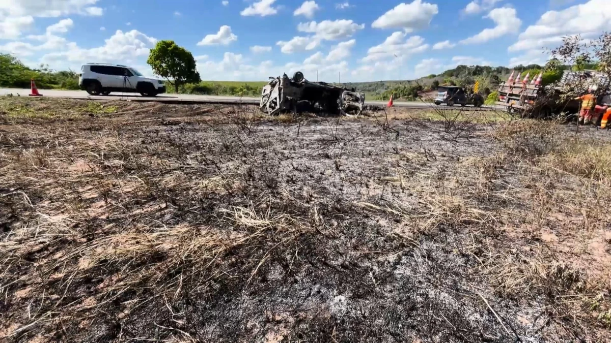 Batida entre dois carros causou a morte de 11 pessoas, na divisa entre Bahia e Espírito Santo por Alisson Andrade