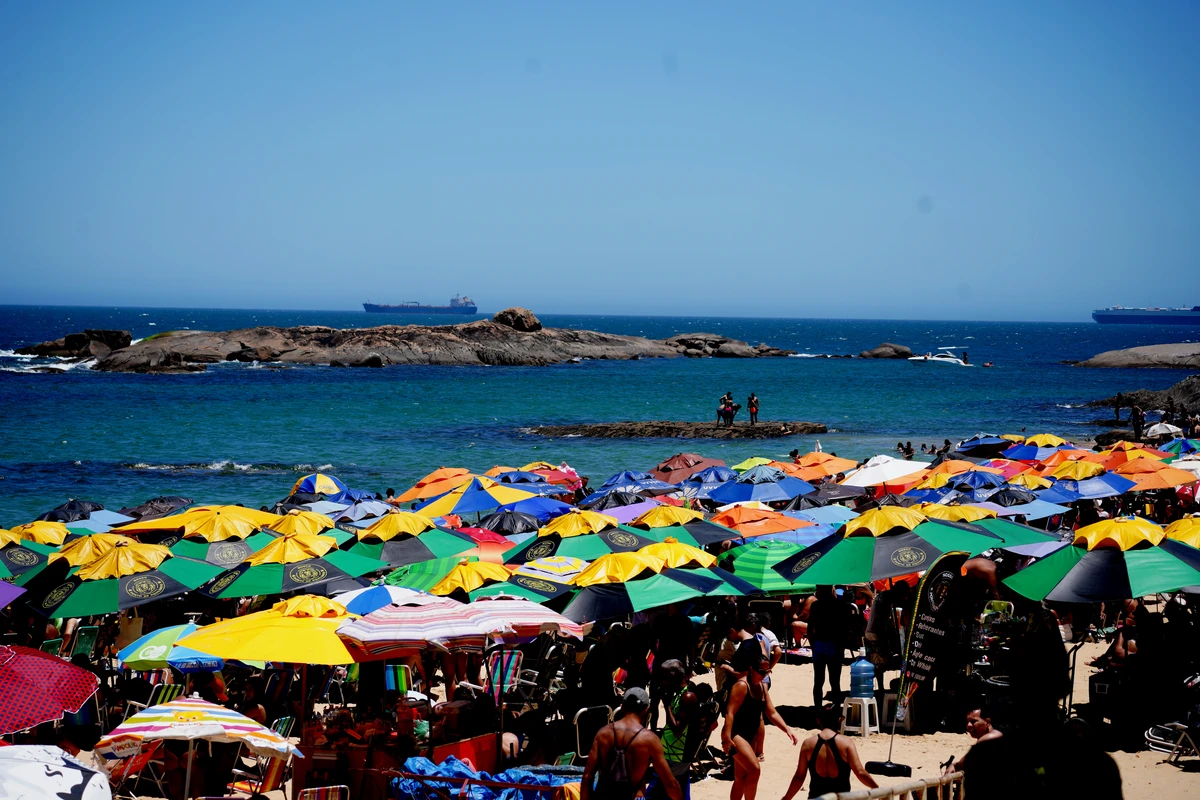 Praia da Costa por Fernando Madeira