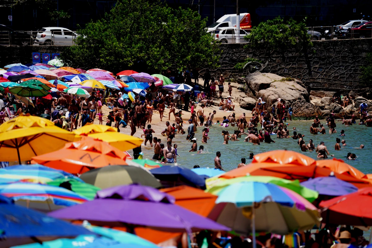 Praia da Costa por Fernando Madeira