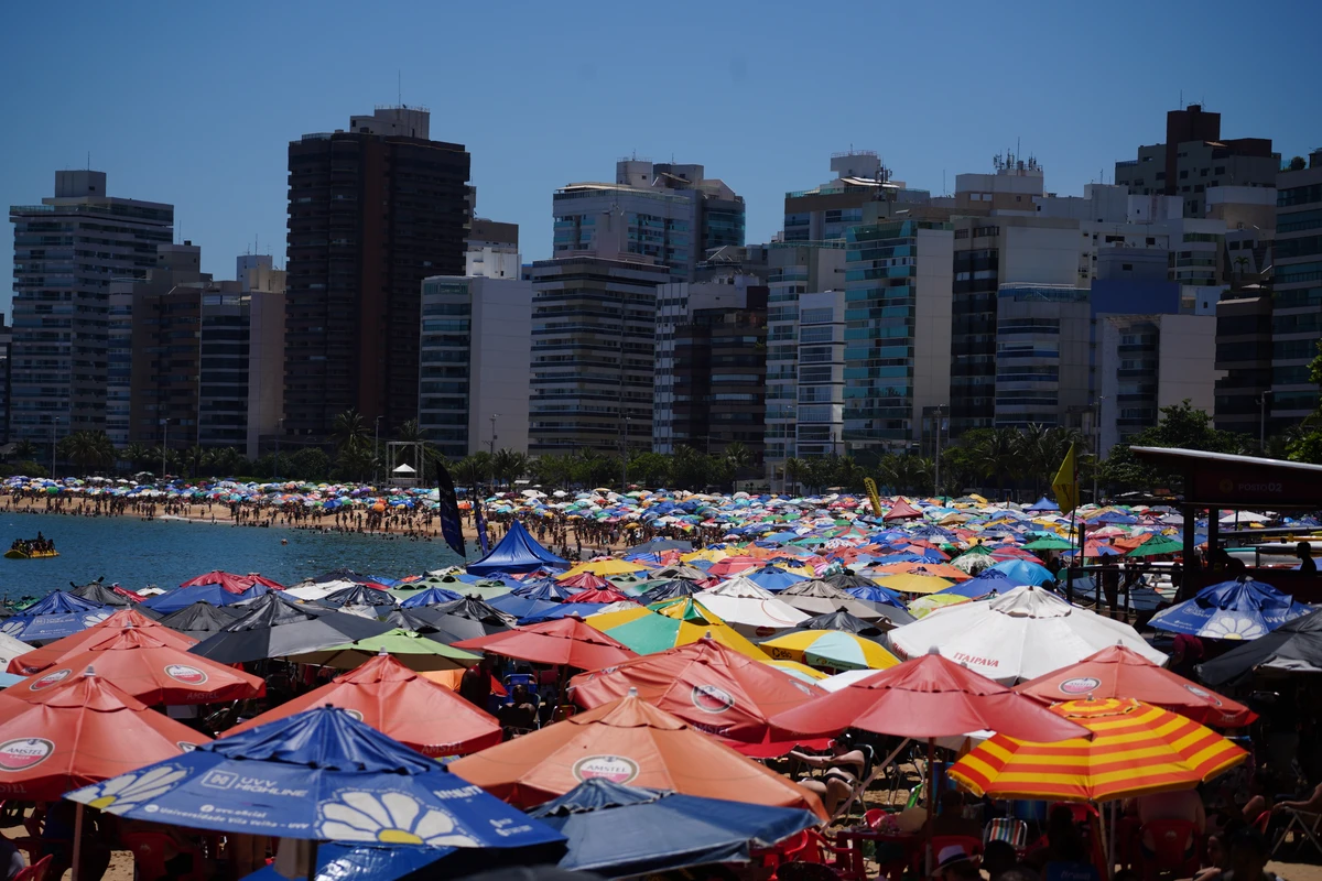 Praia da Costa por Fernando Madeira