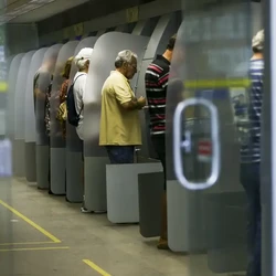 Último dia de atendimento ao público, este ano, será nessa terça-feira (30); depois, agências só vão reabrir na sexta-feira (2)