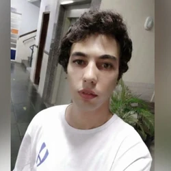 Polícia foi acionada após um vizinho notar sangue próximo à porta da casa da vítima, que estava trancada; caso aconteceu no domingo (28)