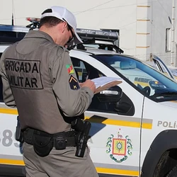 Suspeito de conduzir carro foi alvo de pedido de prisão preventiva. Ele foi acusado de tentativa de homicídio qualificado