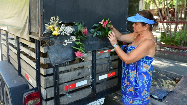 Vendedor de abacaxi, Vadinho trabalhou na Rua Maria Eleonora Pereira por três décadas; ele, o filho e a nora morreram em acidente, ocorrido no dia 22
