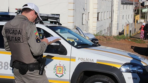 Suspeito de conduzir carro foi alvo de pedido de prisão preventiva. Ele foi acusado de tentativa de homicídio qualificado