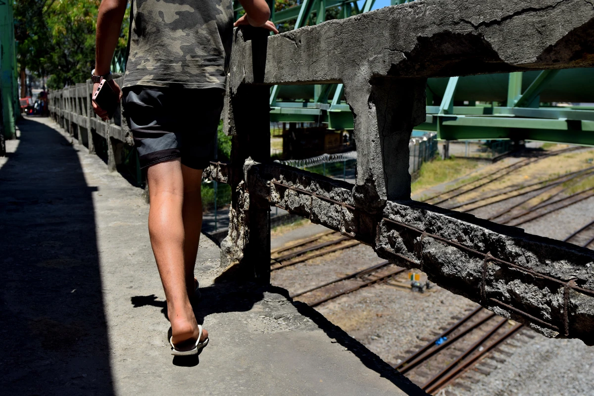 A passarela de pedestres no viaduto de São Torquato foi isolada para reforma
