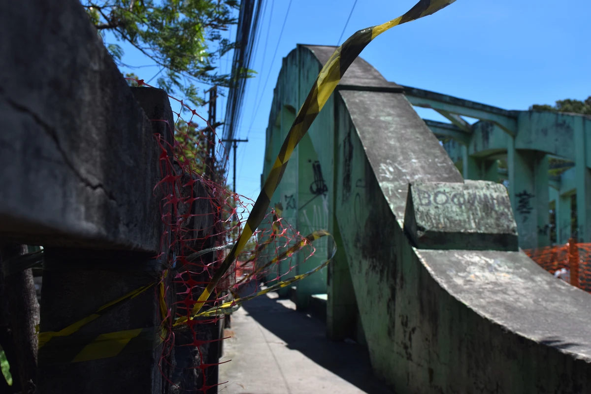 Passarela de pedestres na ponte de São Toquarto por Fernando Madeira