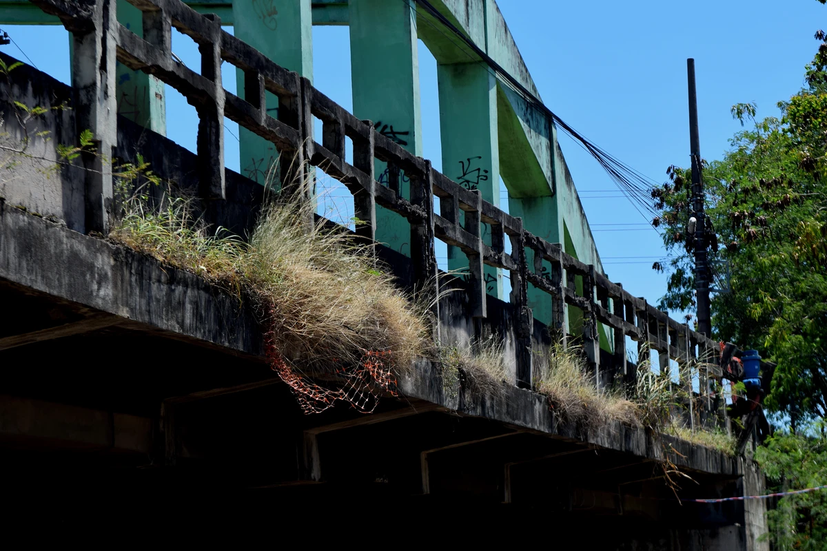 Passarela de pedestres na ponte de São Toquarto por Fernando Madeira