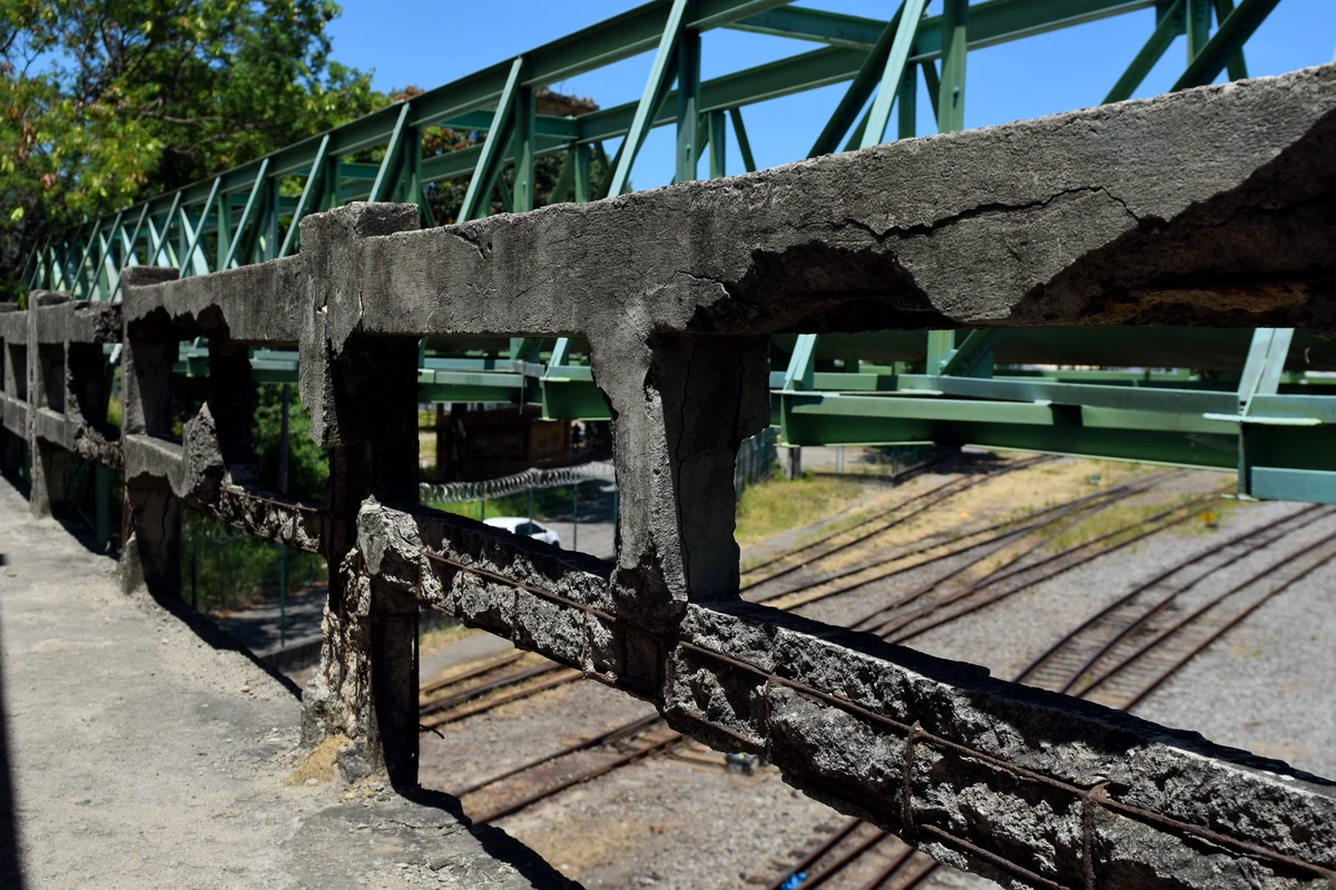 Passarela de pedestres na ponte de São Toquarto por Fernando Madeira