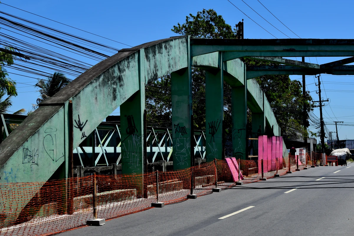 Passarela de pedestres na ponte de São Toquarto por Fernando Madeira