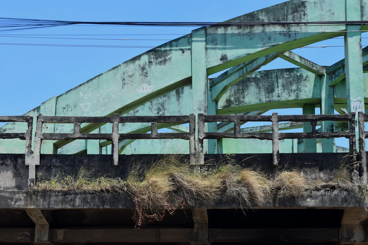 Passarela de pedestres na ponte de São Toquarto por Fernando Madeira