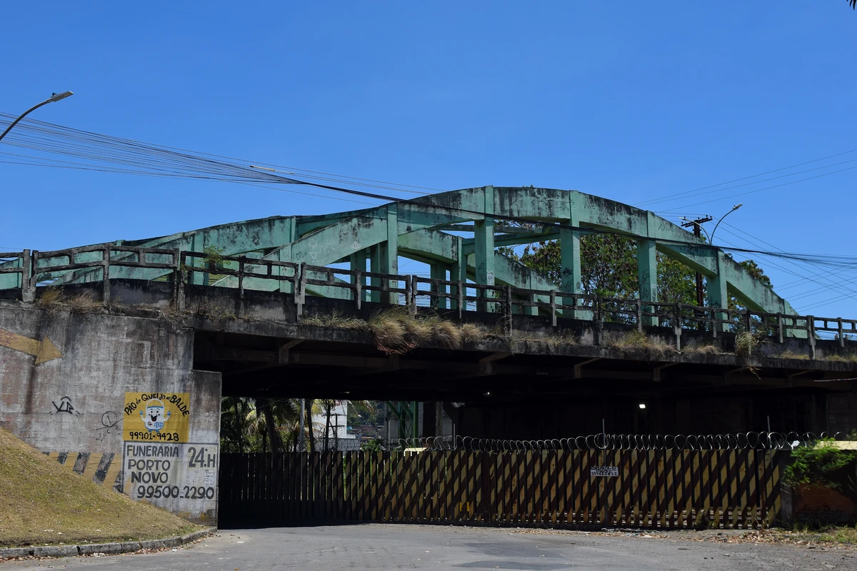 Passarela de pedestres na ponte de São Toquarto por Fernando Madeira