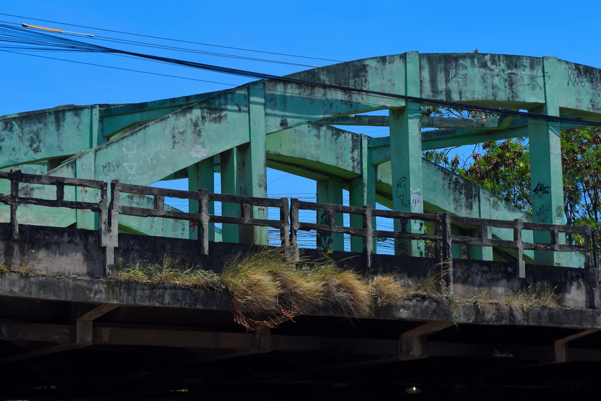 Passarela de pedestres na ponte de São Toquarto por Fernando Madeira