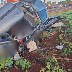 Todos os mortos estavam no mesmo carro, uma minivan com capacidade para sete pessoas, que bateu de frente com um caminhão