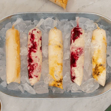 Imagem - Veja como fazer geladinhos gourmet de caramelo, frutas vermelhas e maracujá