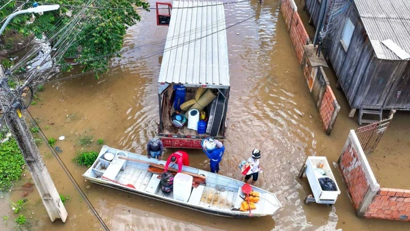 A contagem inclui 443 habitantes desabrigados, acolhidos em estruturas montadas pelo Estado, além de 315 desalojados que se encontram hospedados em casas de parentes ou amigos