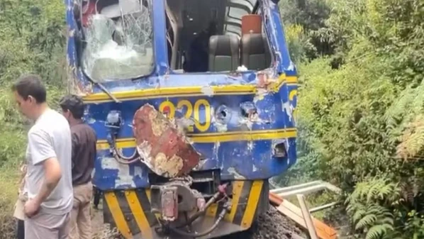 Maquinista de 61 anos morreu na colisão frontal entre composições das empresas PeruRail e Inca Rail; ao menos três brasileiros tiveram ferimentos leves, segundo jornal La República