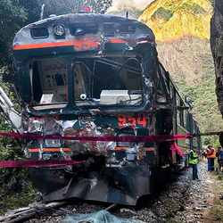 Trens que vinham em sentidos opostos colidiram em trecho entre Ollantaytambo a Aguas Calientes, próximo à cidade inca, principal destino turístico peruano.