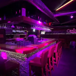 Polícia ainda não tem estimativa de vítimas, mas afirma haver "vários" mortos e feridos.