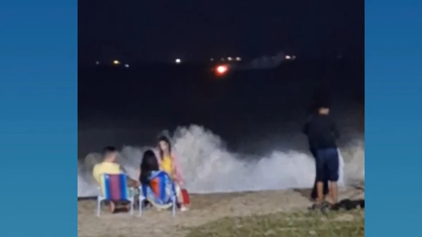 A situação teria ocorrido logo após o show pirotécnico na Capital, durando cerca de dez minutos, sem que o fogo se alastrasse