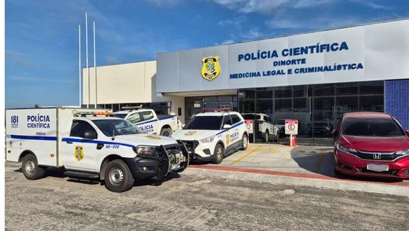 Segundo a PRF, cápsulas de munição foram encontradas no local; Polícia Civil investiga o caso