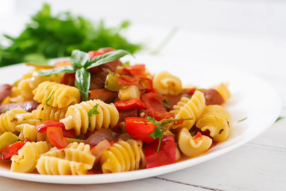 Salada com macarrão parafuso