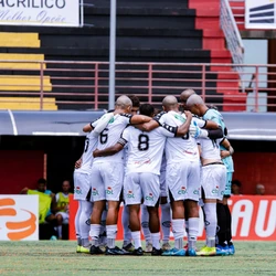 Time capixaba atuou o segundo tempo com um jogador a menos, após a expulsão de Breno Melo, no fim da primeira etapa