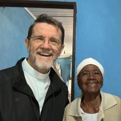 Nascida em 1911, na zona rural de Muniz Freire, Alvarina Campos atravessou mais de um século mantendo hábitos simples, fé inabalável e uma história marcada pelo trabalho no campo