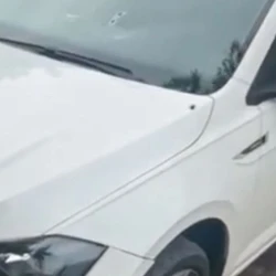 Duas mulheres estavam no veículo, mas ninguém se feriu; até o momento ninguém foi preso